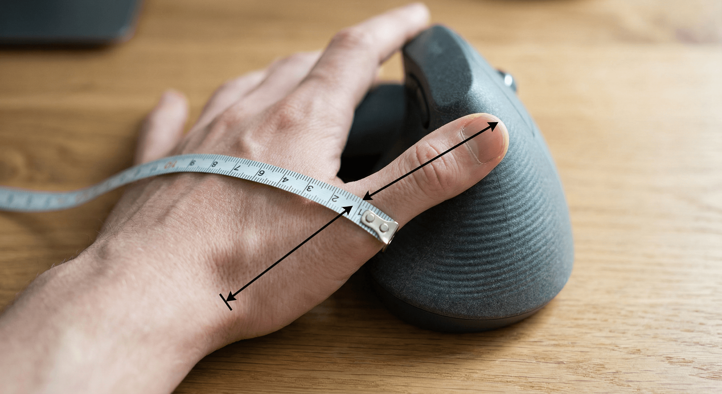 Left-handed ergonomic fit measurement workflow using palm width, thumb reach, and click-force comfort checks